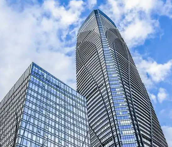 乌鲁木齐地王国际贸易2025年服装鞋帽批发市场趋势与选品策略分析